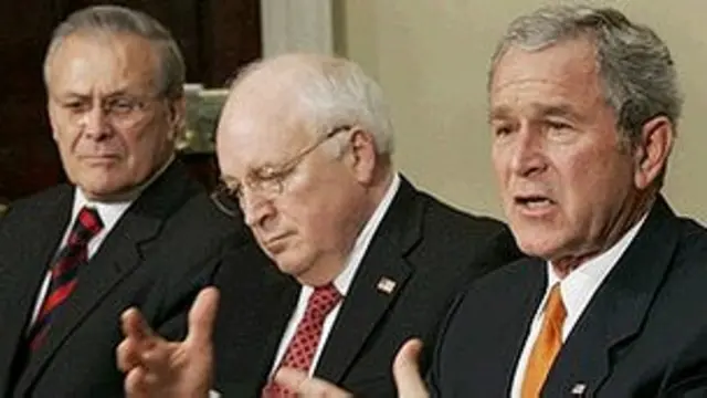 Donald Rumsfeld, Dick Cheney y George W. Bush