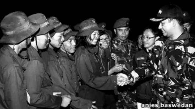 Anies Baswedan di hadapan peserta program Indonesia Mengajar yang tengah mengikuti sebuah pelatihan.