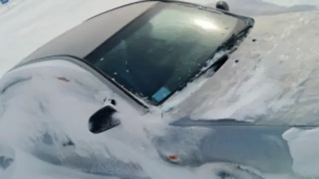 автомобиль в снегу