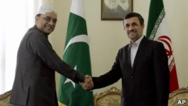 Presiden Pakistan, Asif Ali Zardari, dan Presiden Iran, Mahmoud Ahmadinejad.Presiden Pakistan, Asif Ali Zardari, dan Presiden Iran, Mahmoud Ahmadinejad.
