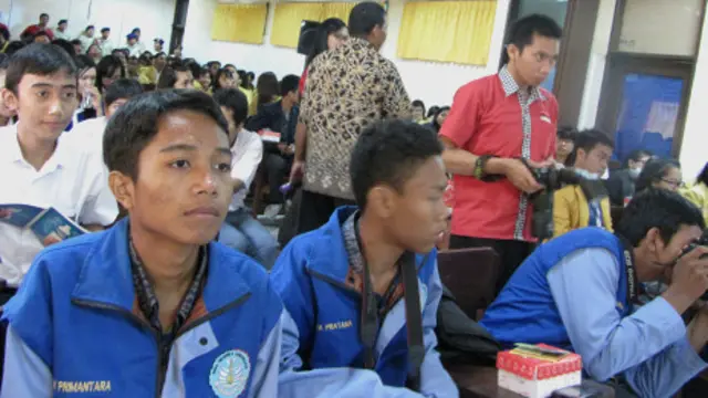 Một thế hệ thanh thiếu niên Indonesia trưởng thành trong tự do