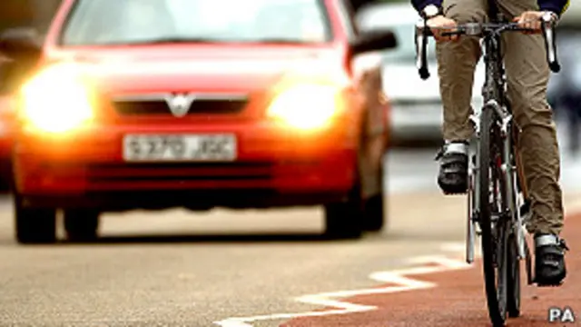 يطالب نشطاء ركوب الدراجات بتحسين إجراءات السلامة 