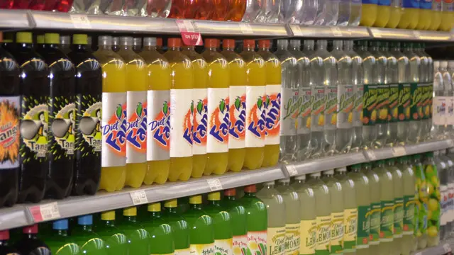 ڈاکٹروں کا کہنا ہے کہ صارفین کی حوصلے شکنی کے لیے کم از کم 20 فیصد ٹیکس لگانا پڑے گا