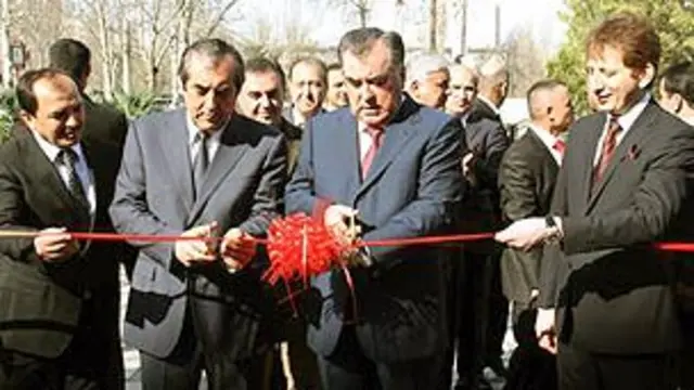 بابک زنجانی در کنار امامعلی رحمان، رئیس جمهوری تاجیکستان