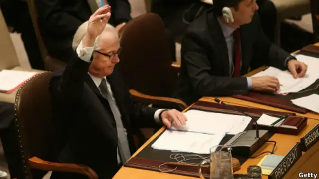 Chủ tịch Hội đồng Bảo an LHQ Vitaly Churkin biểu quyết cho cấm vận Bắc Hàn
