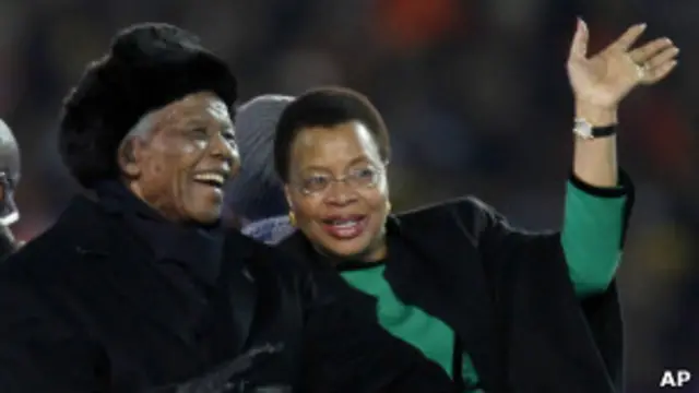 نلسون ماندلا در ۸۰ سالگی با گریسا ماشل، بیوه رئیس جمهوری سابق موزامبیک ازدواج کرد