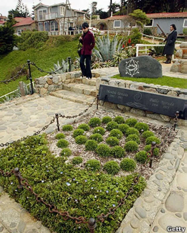 Tumba de Pablo Neruda y Matilde Urrutia