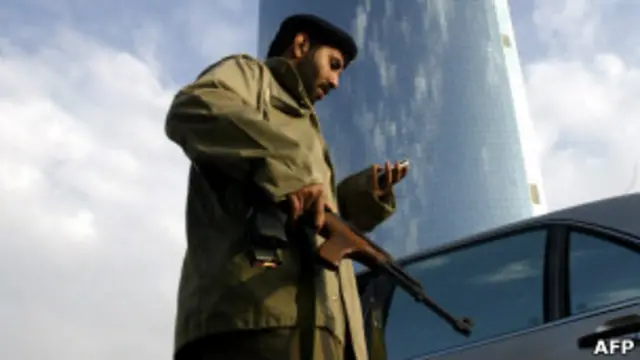 ایک عرب خاتون گرفتار ہوئی ہے جس نے مکہ کی مسجدالحرام سے بلیڈ کے ذریعے 60 ہزار ریال، 12000 ریال کا سونا اور 25 موبائل فون چوری کیے