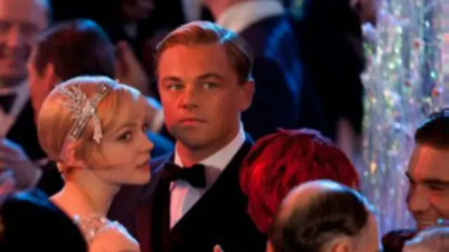 ليوناردو دي كابريو وكاري موليغان في احدى لقطات الفيلم