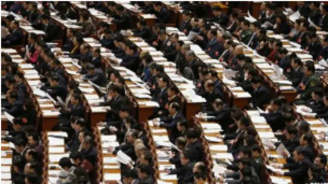 يعي زعماء الحزب الشيوعي الحاكم في الصين ضرورة أن يظهروا بنفس المظهر.