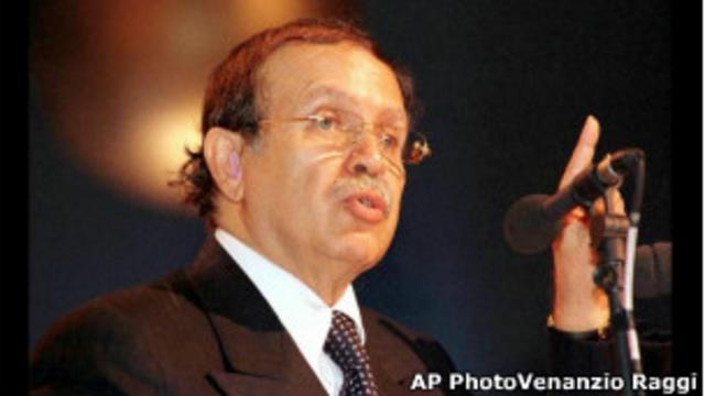 في تصريحه للإعلام اتهم عبد المومن خليفة الرئيس الجزائري بالوقوف وراء تصفية "امبراطوريته" 