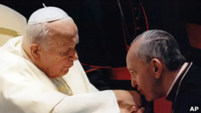 Juan Pablo II y Jorge Mario Bergoglio