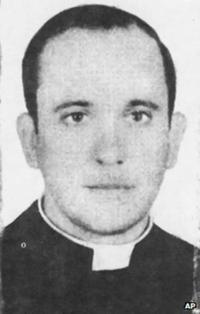Tu sỹ Mario Bergoglio hồi 1973