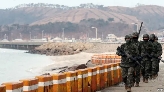 Marinir Korsel di Pulau Yeonpyeong.