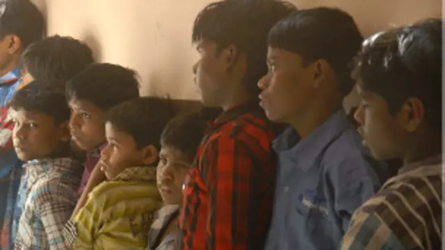 पुलिस जब मौके पर पहुंची तो ये बच्चे बहुत दयनीय हाल में रहते मिले