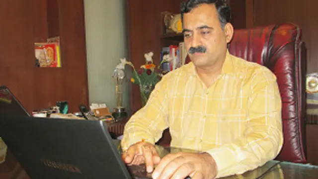 पवन दुग्गल मानते हैं कि भारत का सूचना प्राद्योगिकी क़ानून बहुत पेचीदा है और इंटरनेट पर ज़रा सी लापरवाही किसी भी व्यक्ति को जेल भिजवा सकती है.