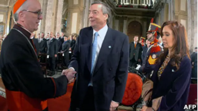 Os Kirchner e Bergoglio em foto de arquivo