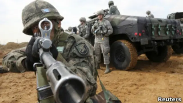 Южнокорейские солдаты на учениях