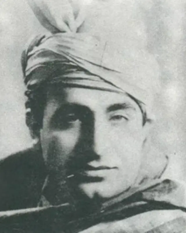 غني خان يوازې د يو لوی پلار زوی او د يو لوی سياسي قامي نهضت فعال غړی نه و بلکې د يو داسې لوی هنري او فکري استعداد څښتن هم و چې ځان ته په خپله يو لوی شناخت دی.