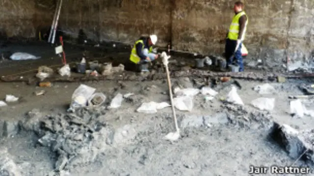 Descoberta arqueológica em Lisboa (Foto: Jair Rattner/BBC Brasil)