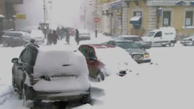 На Прикарпатті через снігопади рекомендували скоротити робочий день