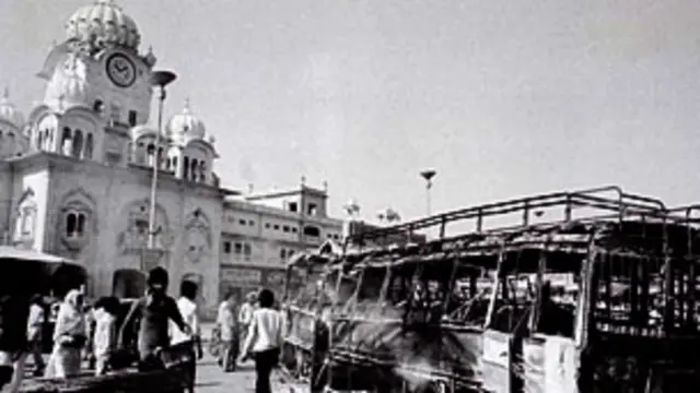 தாக்குதலை அடுத்து வட இந்தியாவின் பல இடங்களில் வன்முறைகள் வெடித்தன.