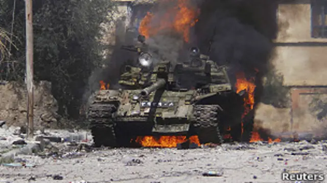 Горящий сирийский танк 