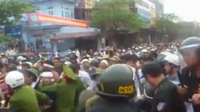 Hình ảnh từ video biểu tình ở Vĩnh Yên
