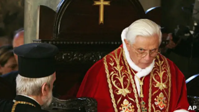 Папа Бенедикт XVI в православной церкви в Стамбуле