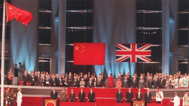 1997年7月1日，英國向中國移交香港政權。