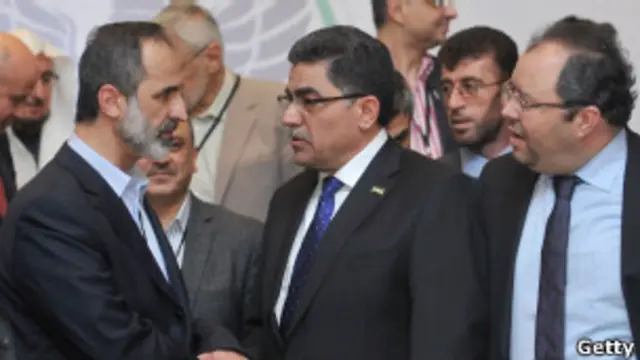 سوريا (غسان هيتو في الوسط)