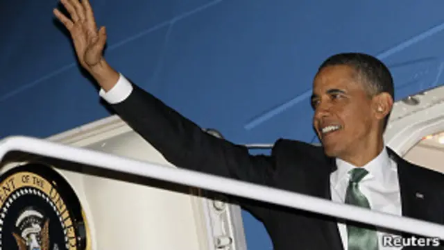 Барак Обама перед посадкой в президентский самолет