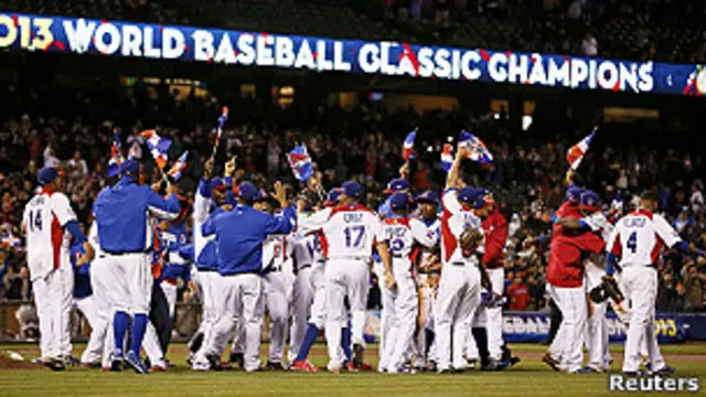 Equipo de República Dominicana festejando la victoria 