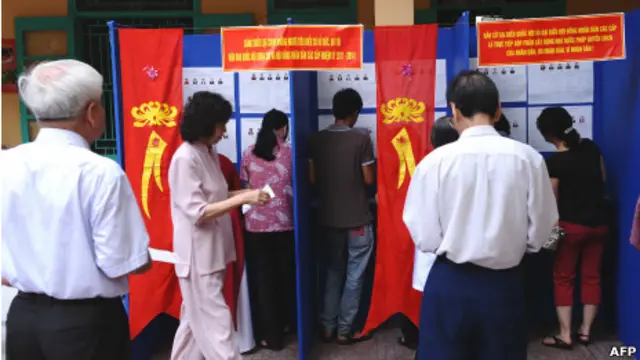 Người Việt Nam đi bỏ phiếu