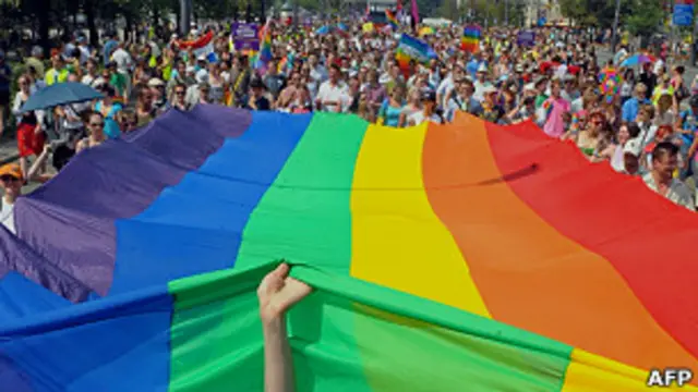 Представитель суда отметила, что гей-активисты могут подавать заявку на проведение мероприятий