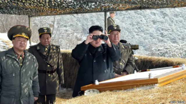 شمالی کوریا کے رہنما کم جونگ ان نے گذشتہ ماہ اسی قسم کی فوجی مشق کا دوربین سے مشاہدہ کیا