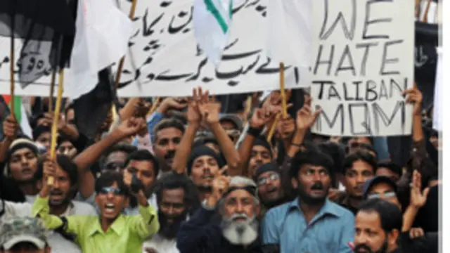 کراچی میں طالبان کے خلاف مظاہرہ