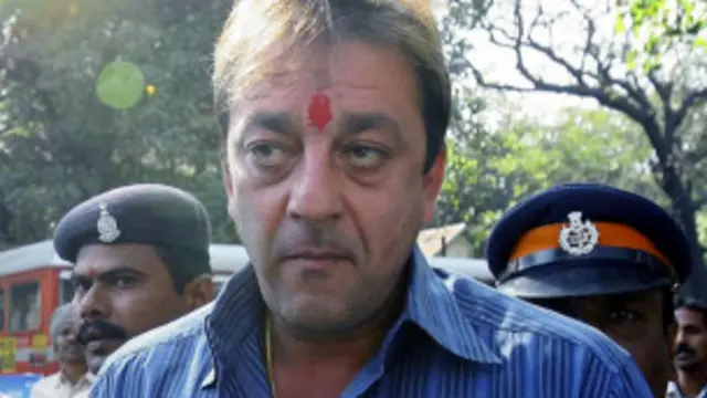 संजय दत्त डेढ़ साल की जेल की सज़ा पहले ही काट चुके हैं