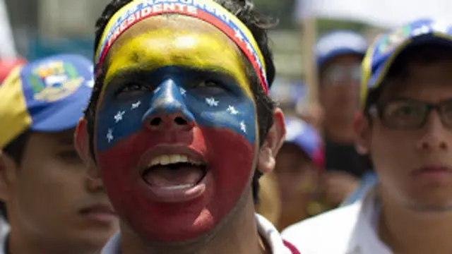 Warga Venezuela menyambut kemenangan atas Kolumbia, dan bermimpi timnas mereka dapat tampil di Brazil 2014.