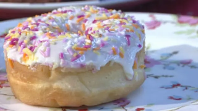 विशेषज्ञों का कहना है कि इंसान प्राकृतिक रूप से मीठे के प्रति आकृष्ट होता है