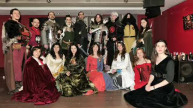 Aficionados vestidos de los personajes