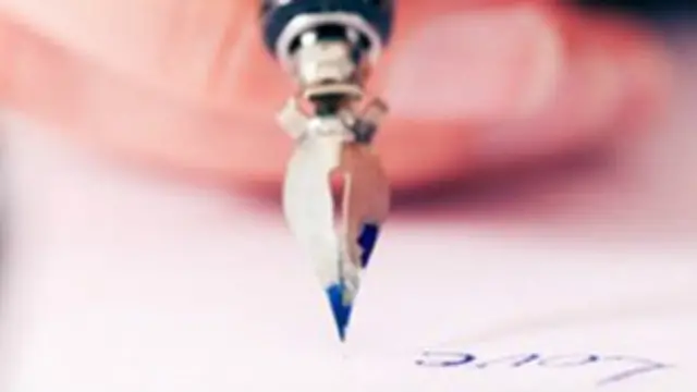 د رهګزر په ډوبه خاموشۍ کې د خپلو خوږو خوږو يادونو څوکيدار او لکه د ژوند د خوږې ملګرې د قبر خان مينجور خو عزيز خان نه، ملنګ عبدالرحمان.