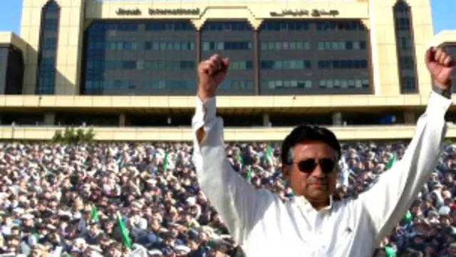 مشرف عاد الى بلاده