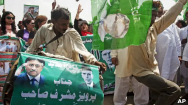 مؤيدون لمشرف