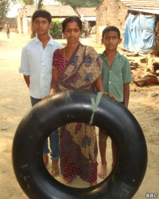 ट्यूब पर निर्भर जिंदगी