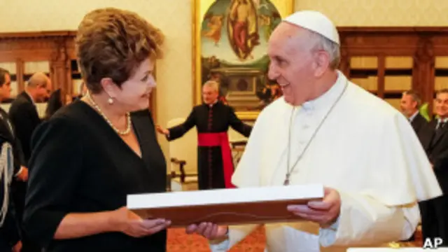 Dilma e o papa Francisco no Vaticano