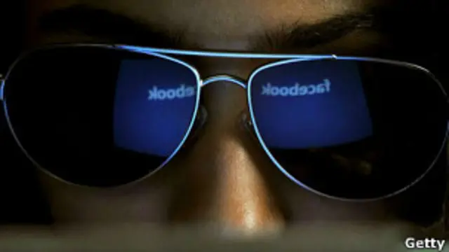 फेसबुक के नियमों के मुताबिक अकाउंट खोलने की उम्र 13 साल या उससे ज़्यादा होनी चाहिए.