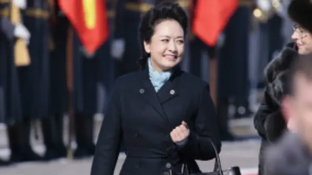 在成为“第一夫人”之前，彭丽媛在中国已是无人不知，她是中国著名女高音歌唱家。