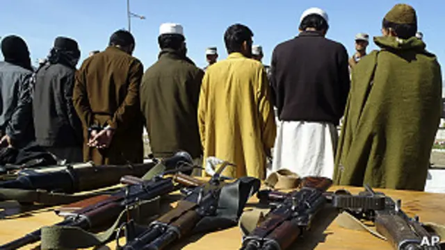 ان دستاویزات میں یہ بھی کہا گیا ہے کہ ان افراد سے بھاری اسلحہ بھی برآمد ہوا ہے