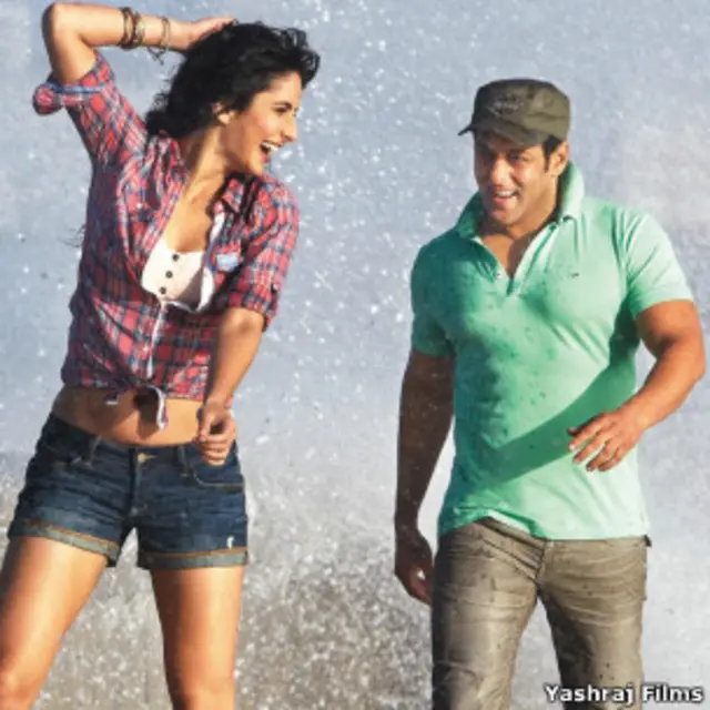 नम्रता के मुताबिक आज हर फिल्मकार 100 करोड़ की होड़ में लगा है. इससे फिल्मों की गुणवत्ता प्रभावित हो रही है.